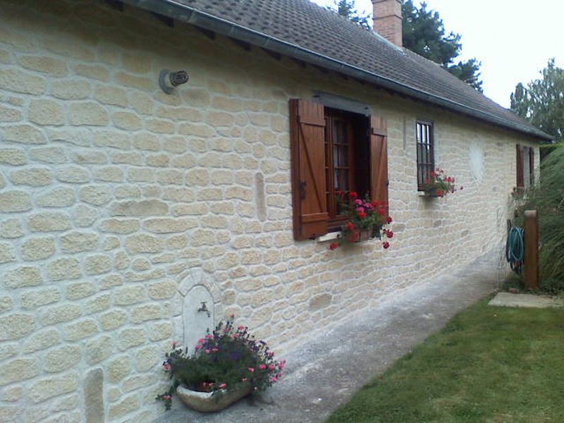 Joint à la chaux, façade en pierre à Codalet