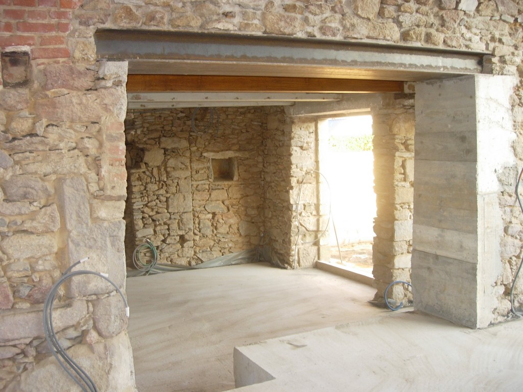 Ouverture de mur en pierre, en béton dans les Pyrénées Orientales